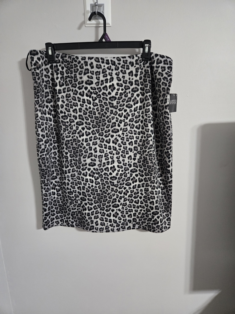 Kasper Women’s Black & Gray Leopard Print Blouse